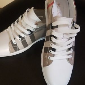 Mens Nice vacation shoes!